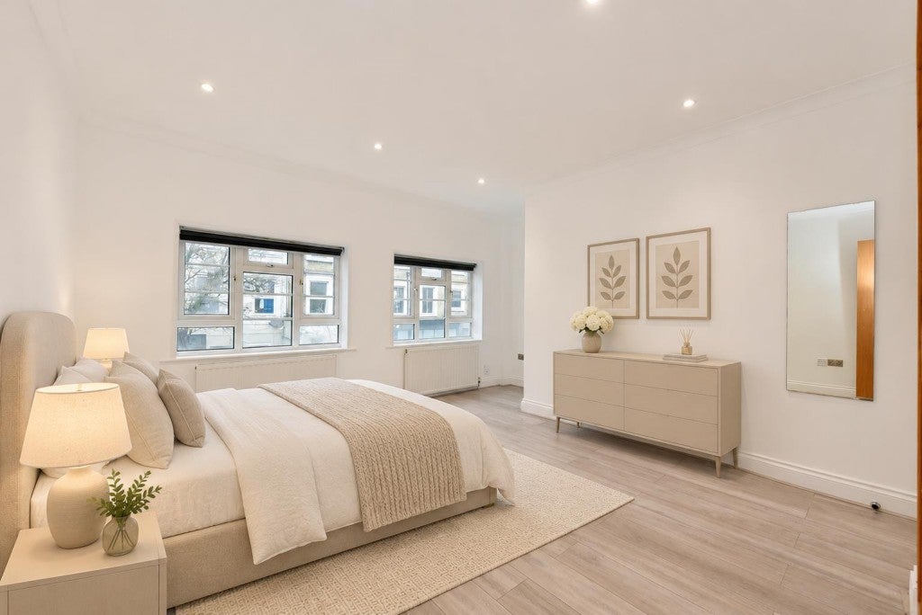 Flat Hercules Street in Greater London