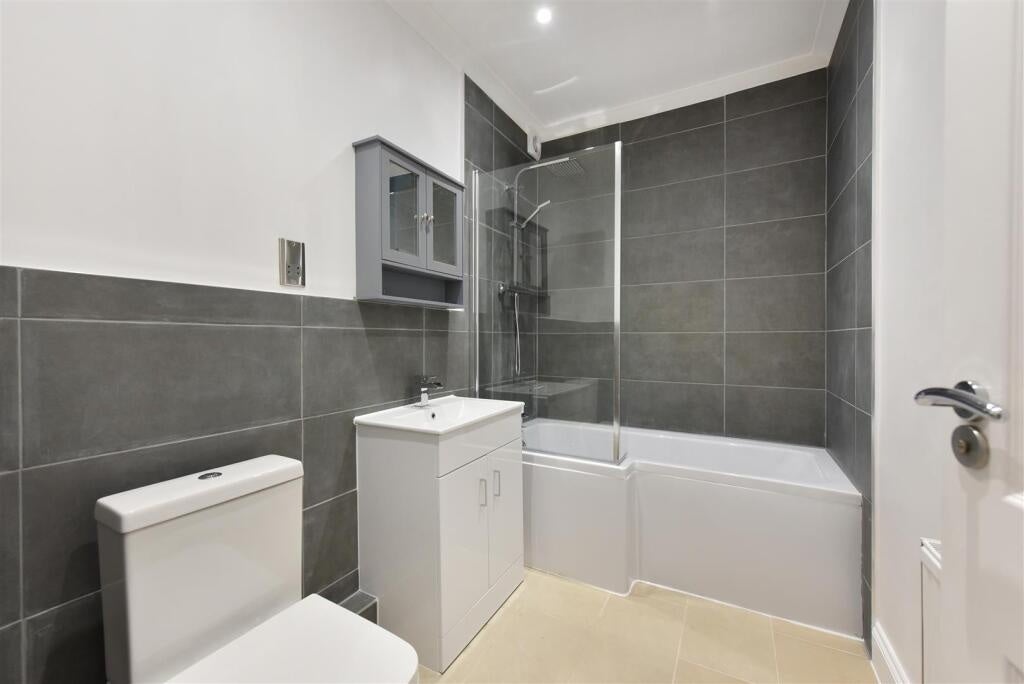 Flat Hercules Street in Greater London