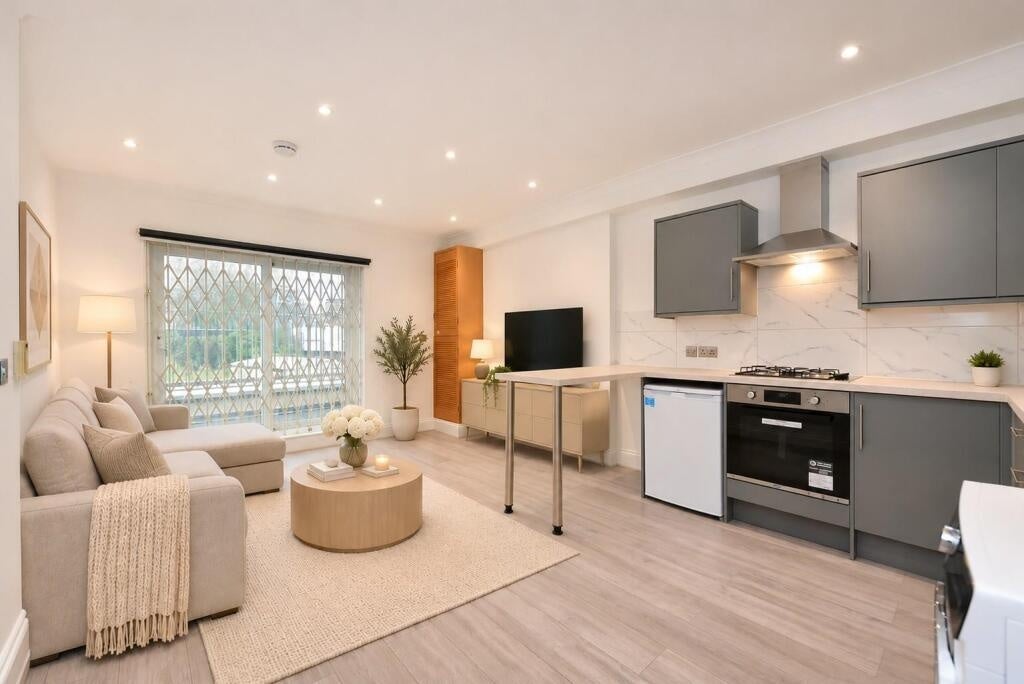 Flat Hercules Street in Greater London