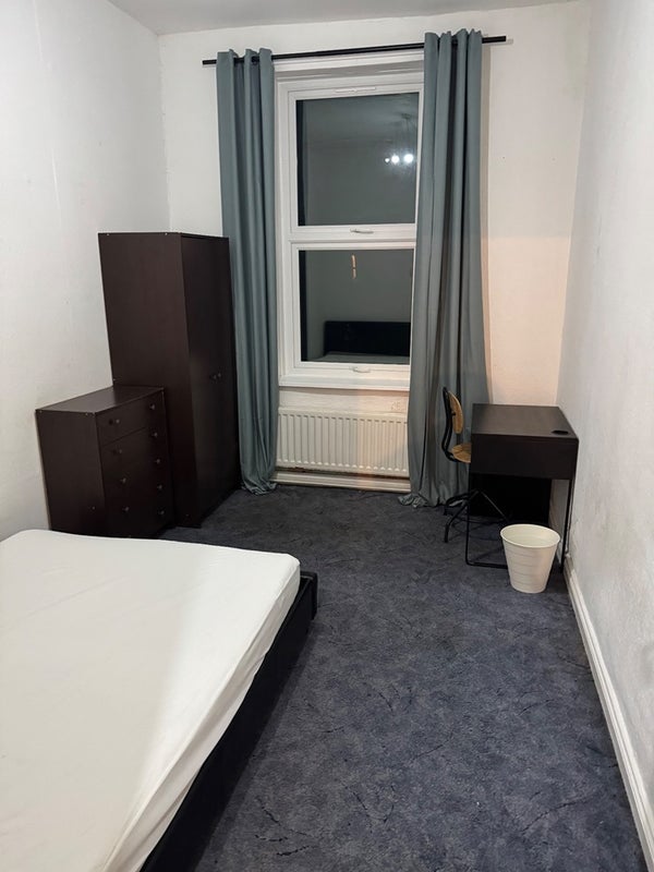 Flat Brigstocke Road in Bristol