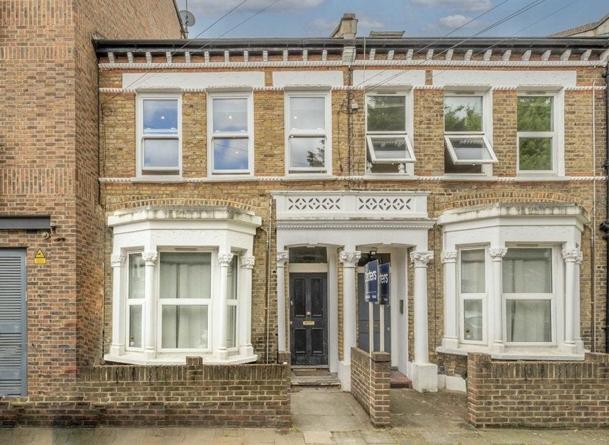 Flat Kepler Road in Greater London