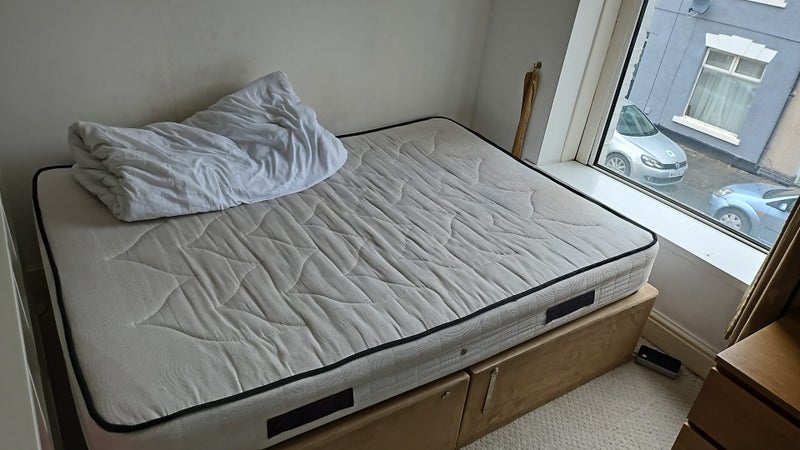 Room Green Street in Cardiff