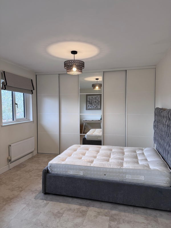 Room Coombe Road in Greater London
