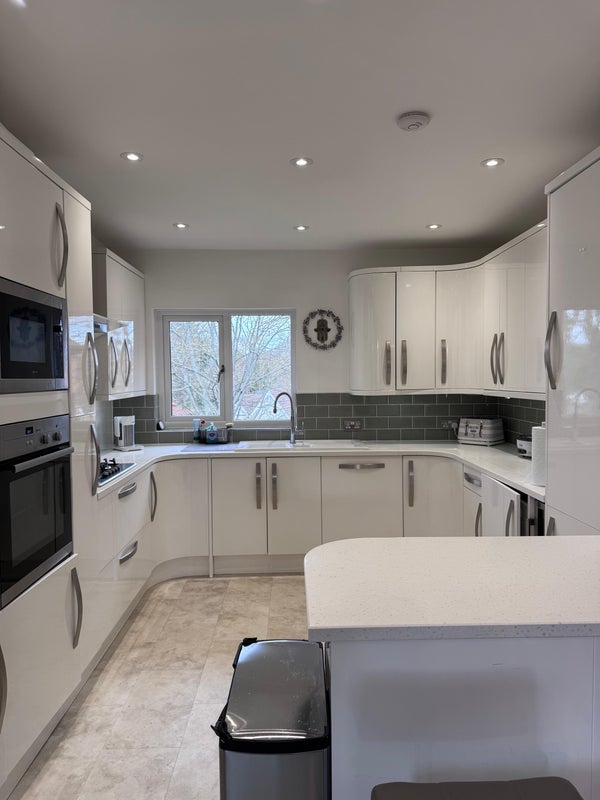 Room Coombe Road in Greater London