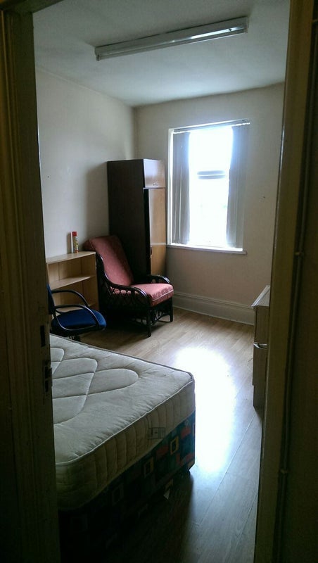 Room Regent Trading Estate in Salford
