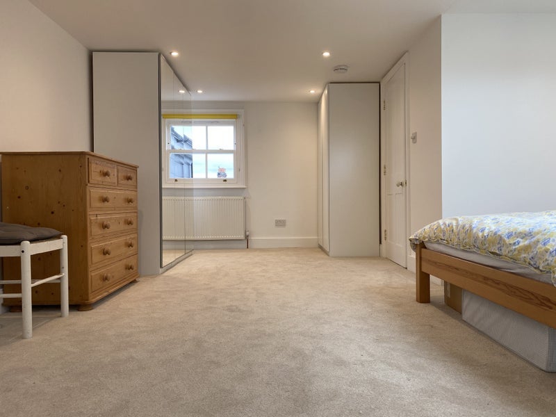 Room Seymour Road in Greater London
