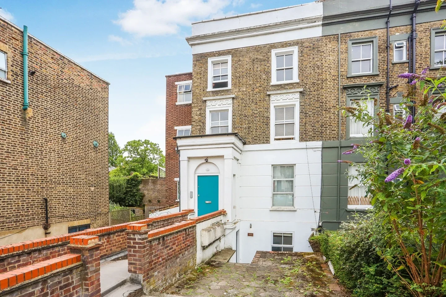 Flat Leighton Road in Greater London