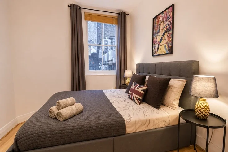 Flat Cotton's Gardens in Greater London