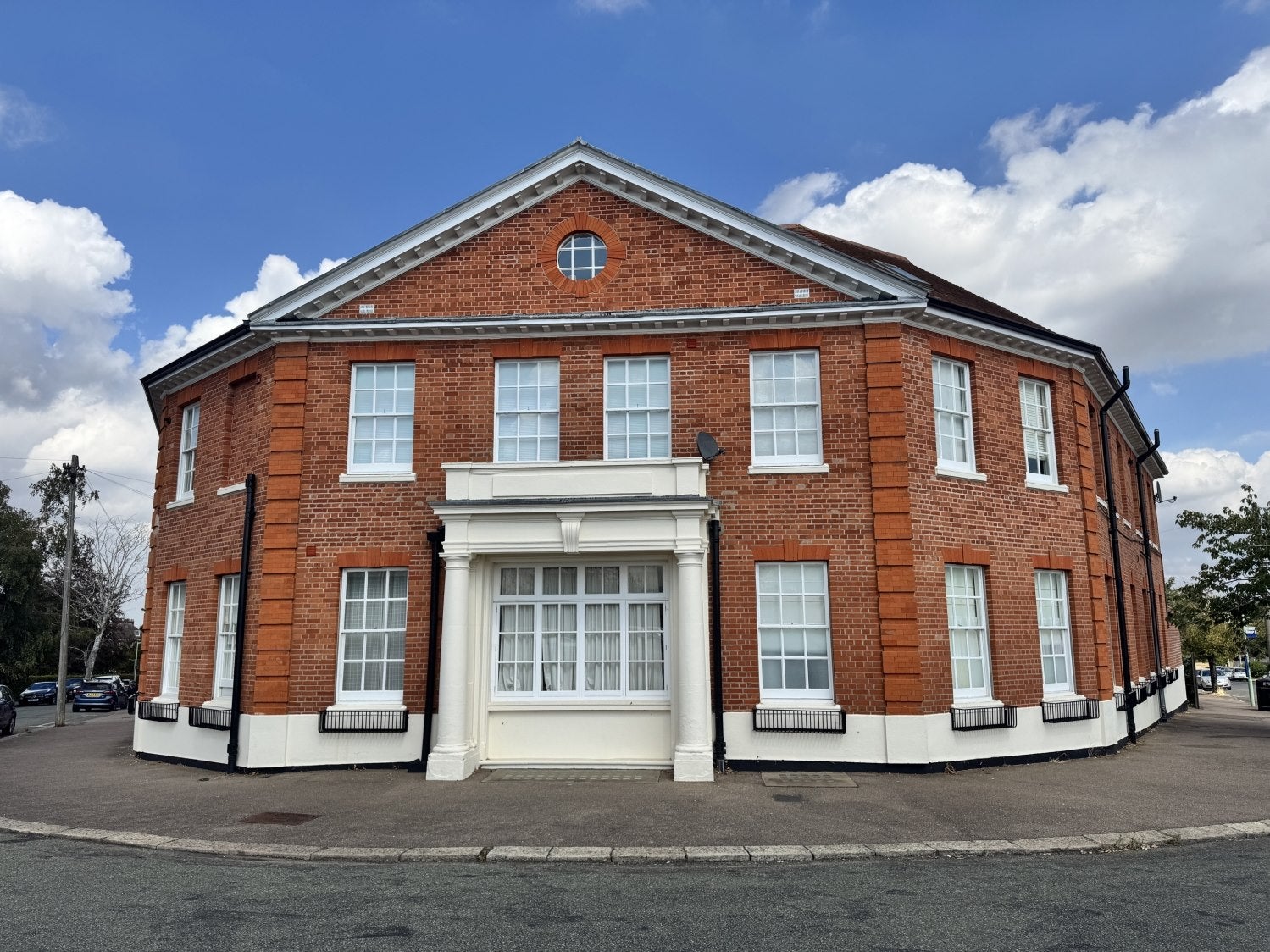 Flat Churchill Court in Newmarket