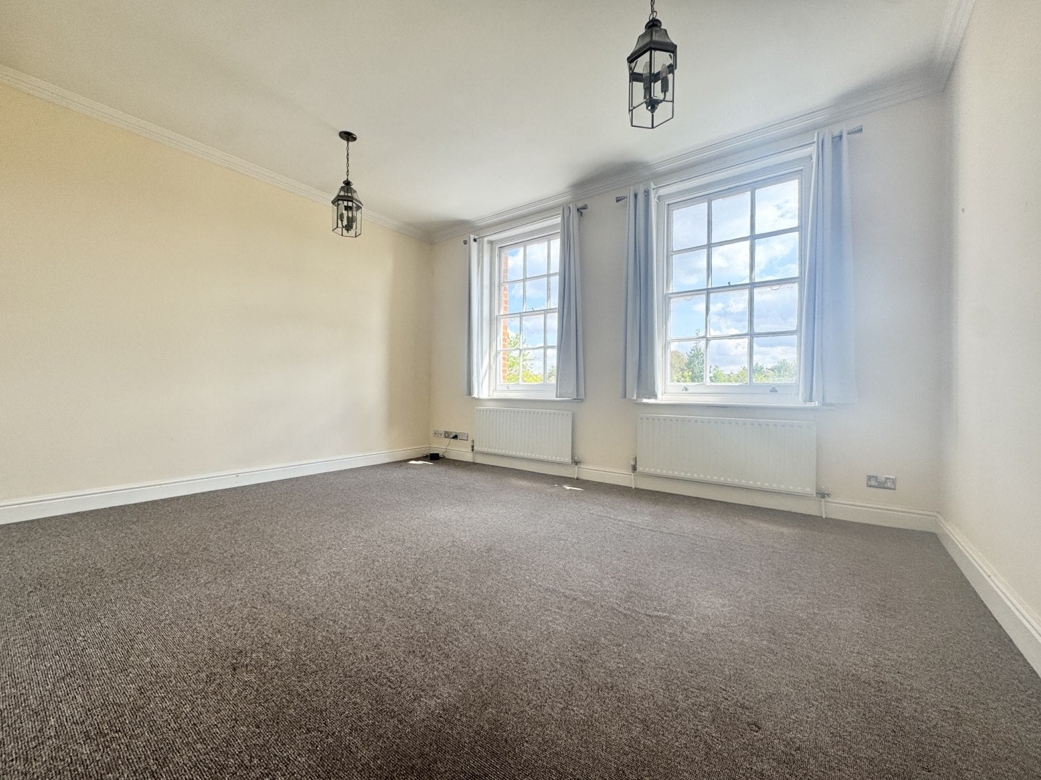 Flat Churchill Court in Newmarket