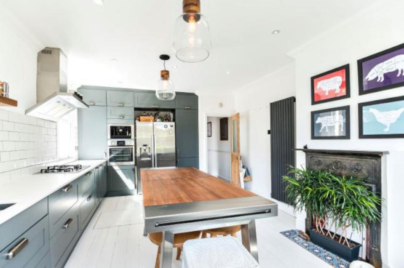 Flat Clive Road in Greater London