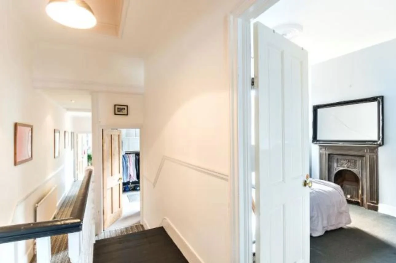 Flat Clive Road in Greater London