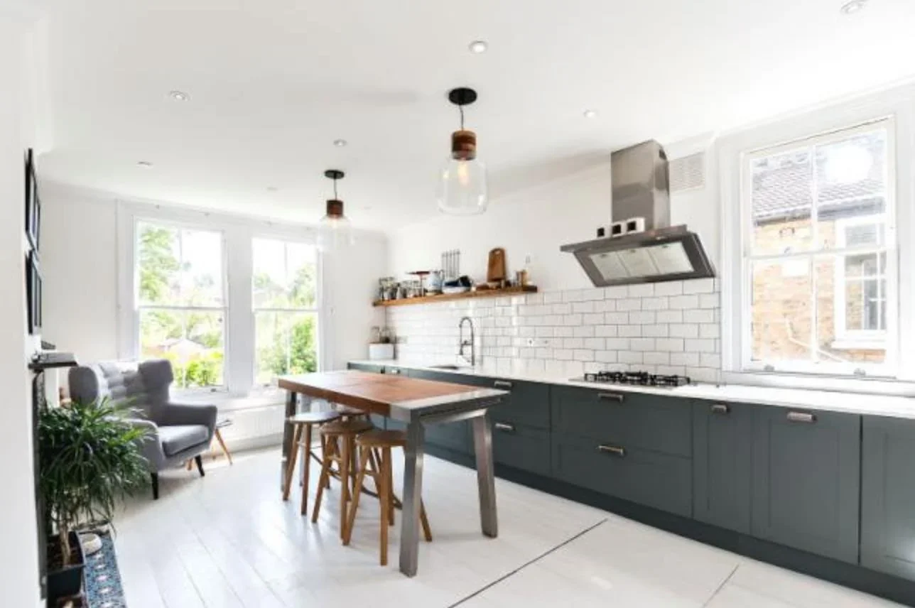 Flat Clive Road in Greater London
