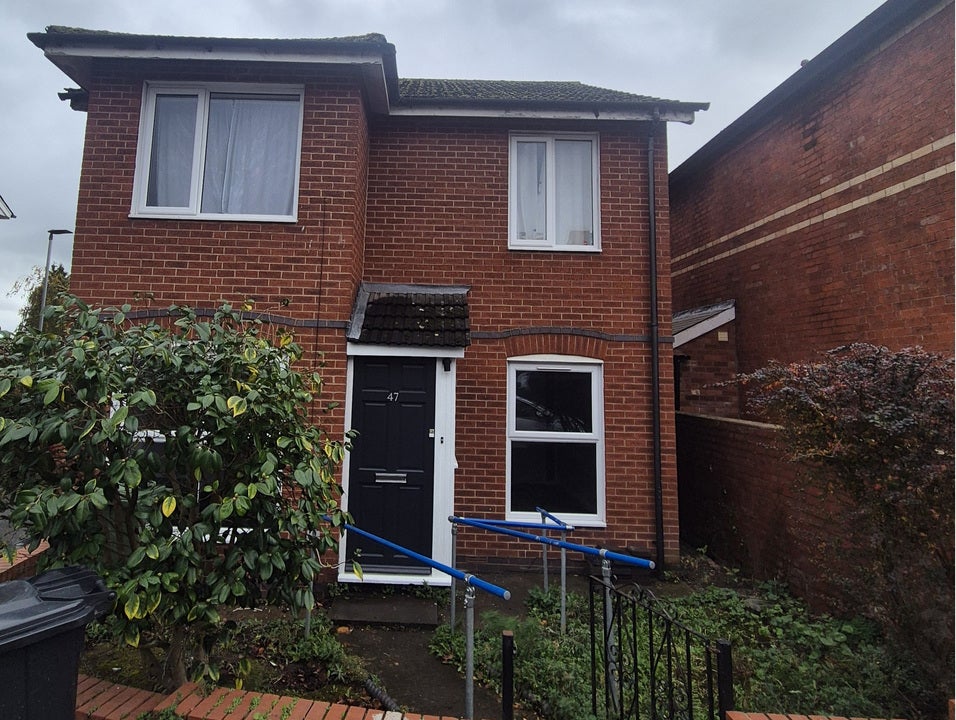 Flat Queens Hill Gardens in Hereford
