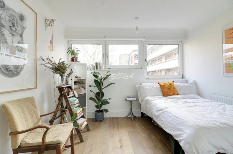 Room Pownall Road in Greater London