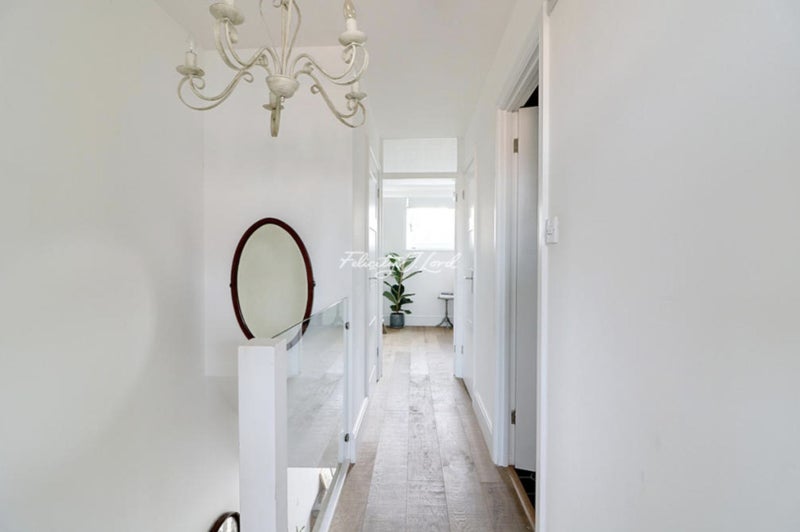 Room Pownall Road in Greater London