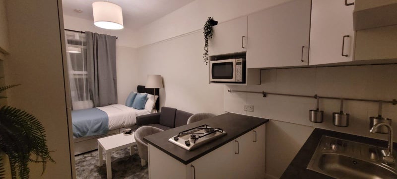 Flat Freeland Road in Greater London