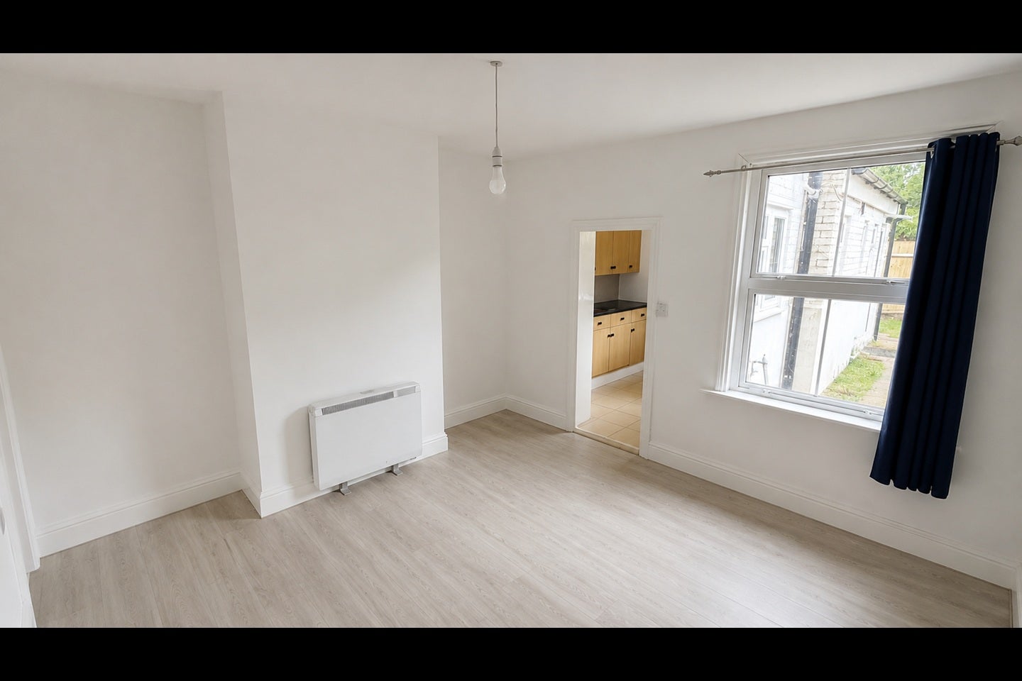 Flat Worplesdon Road in Guildford