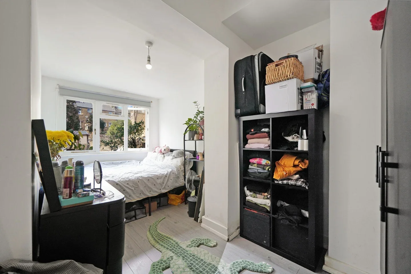 Flat Roden Street in Greater London