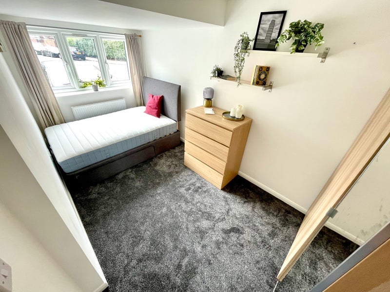 Room Maryland Street in Greater London