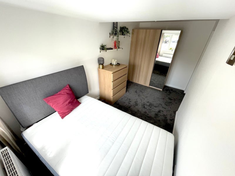 Room Maryland Street in Greater London