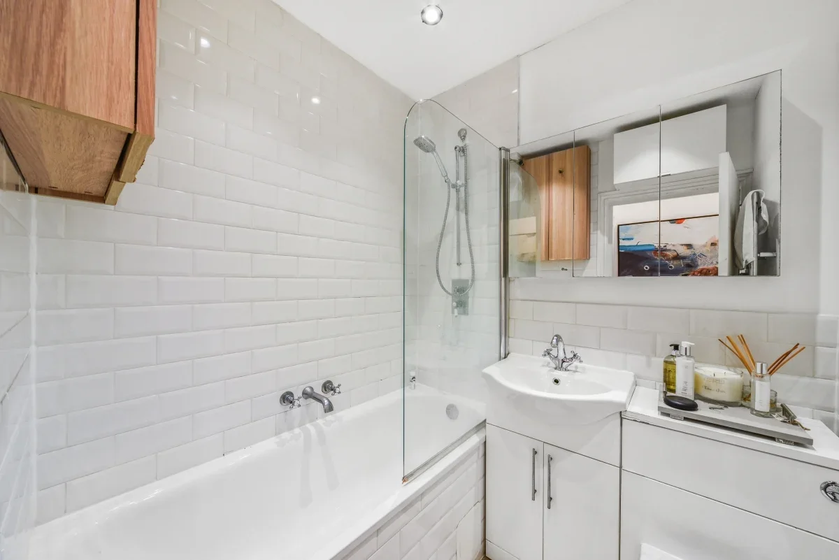 Flat Fernshaw Road in Greater London