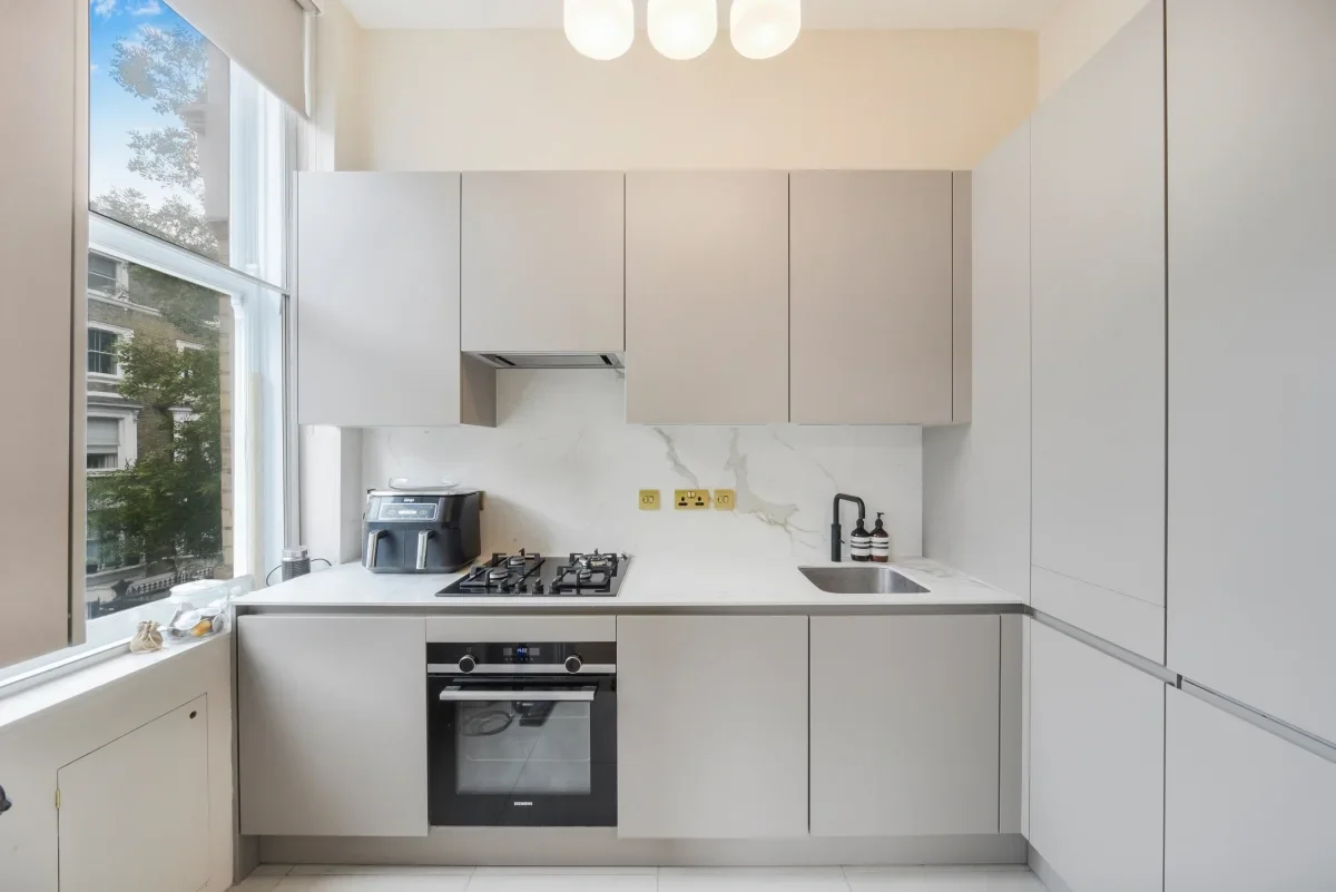 Flat Fernshaw Road in Greater London