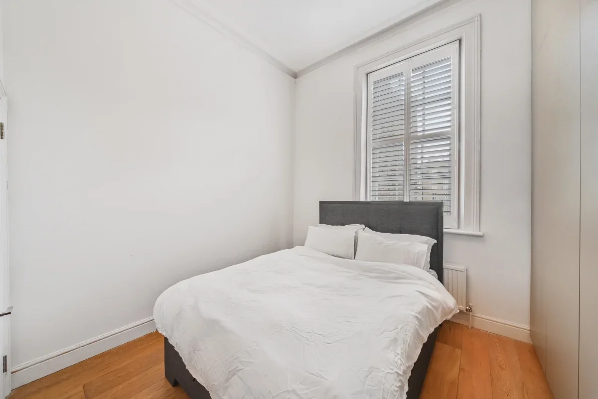 Flat Fernshaw Road in Greater London