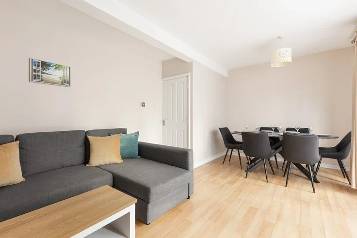 Flat Strathan Close in Greater London