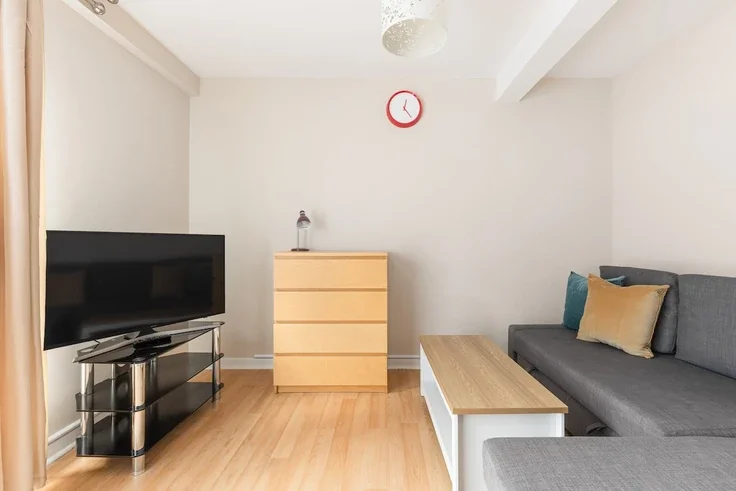 Flat Strathan Close in Greater London