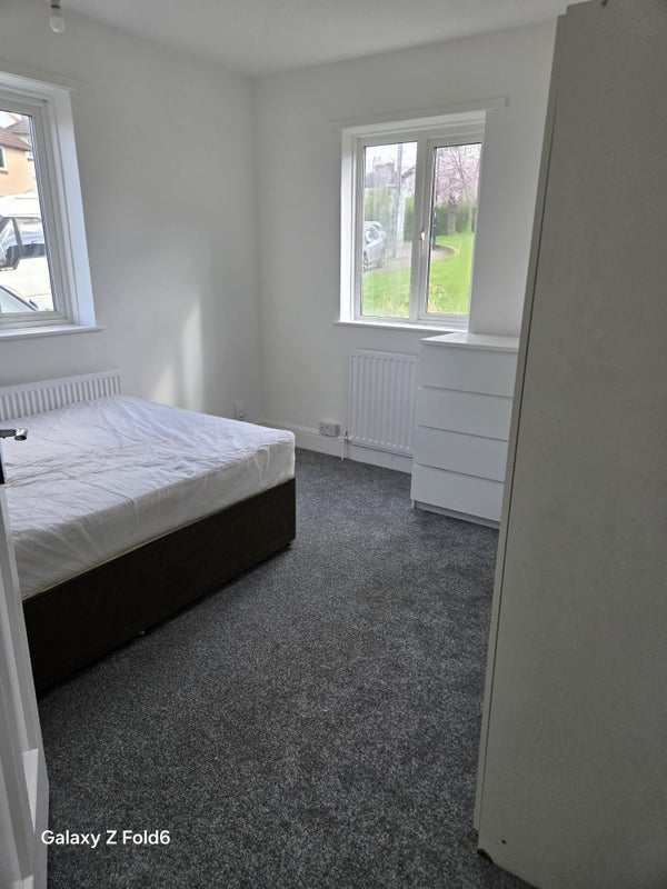 Room Mayeswood Road in Greater London