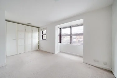 Flat Mayfield Road in Greater London