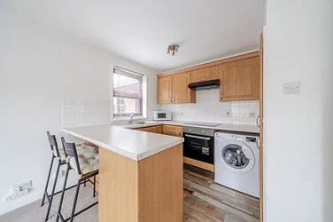 Flat Mayfield Road in Greater London