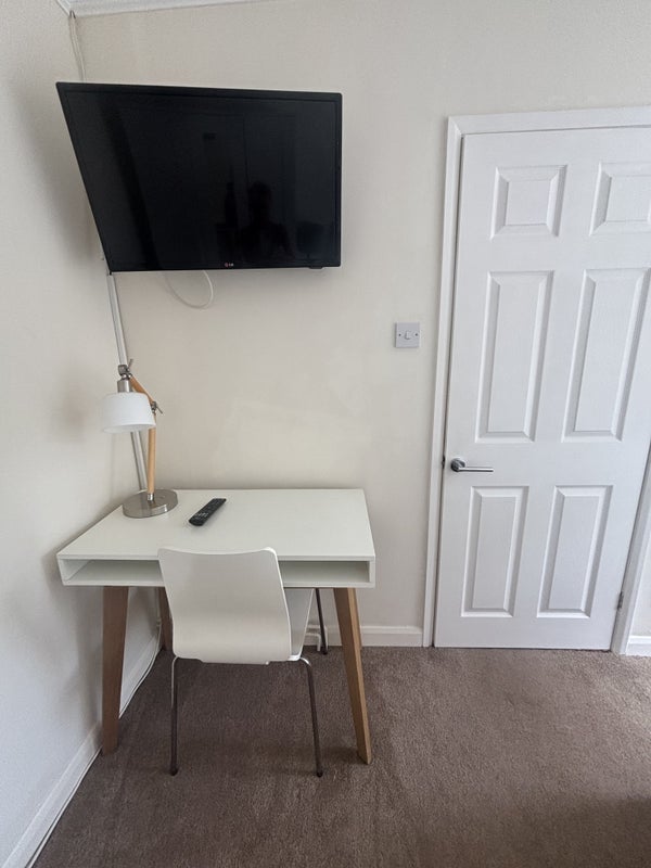 Room Brackenwood Road in Clevedon