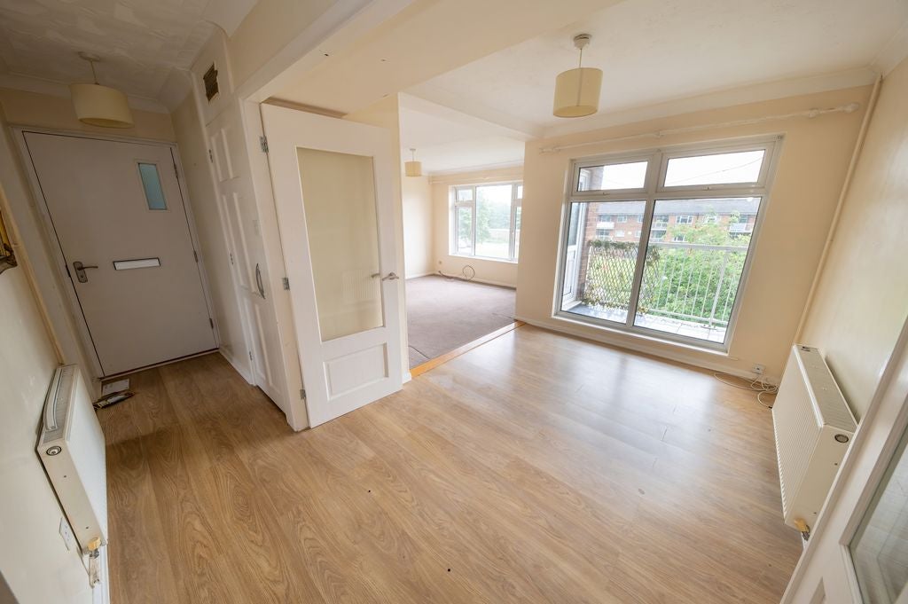 Flat Holman Close in Havant