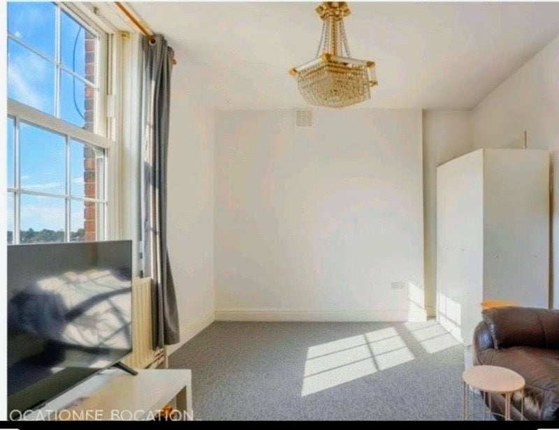 Room Leatherhead Close in Greater London