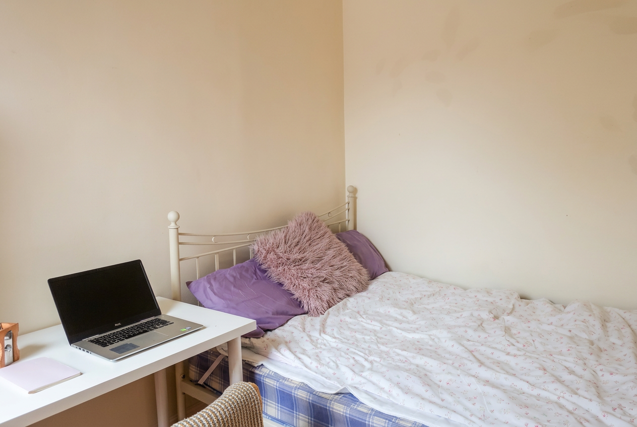 Room Blossom Avenue in Birmingham