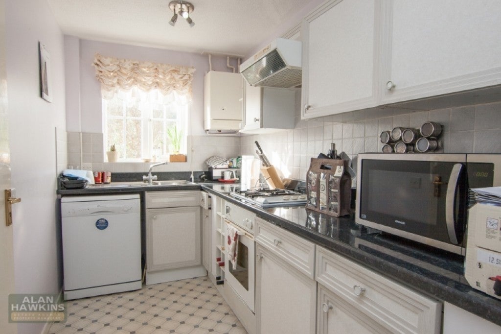 House Sycamore Close in Lyneham
