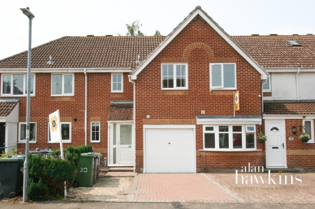 House Sycamore Close in Lyneham