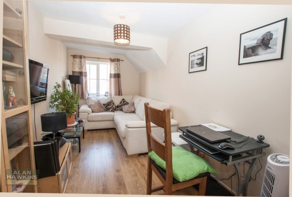 House Sycamore Close in Lyneham