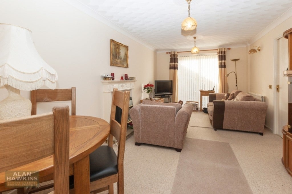 House Sycamore Close in Lyneham