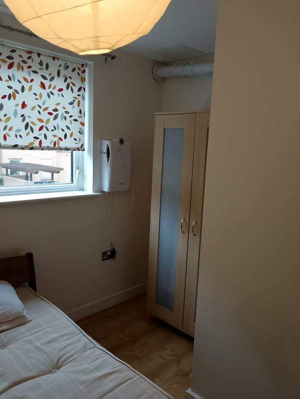 Room Newport Avenue in Greater London