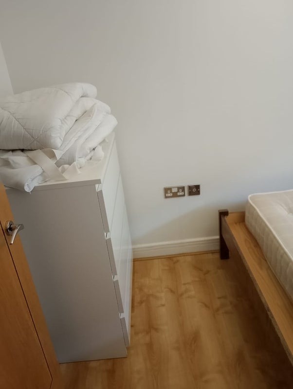 Room Newport Avenue in Greater London