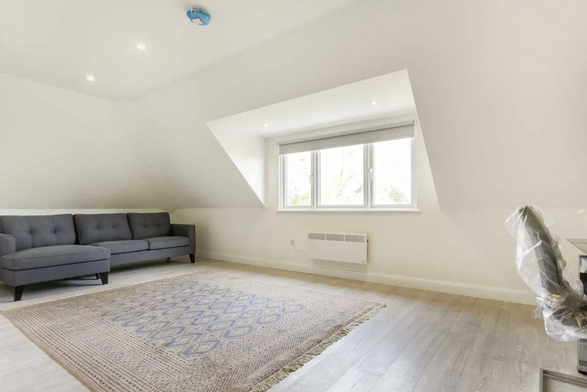 Flat Gunnersbury Avenue in Greater London