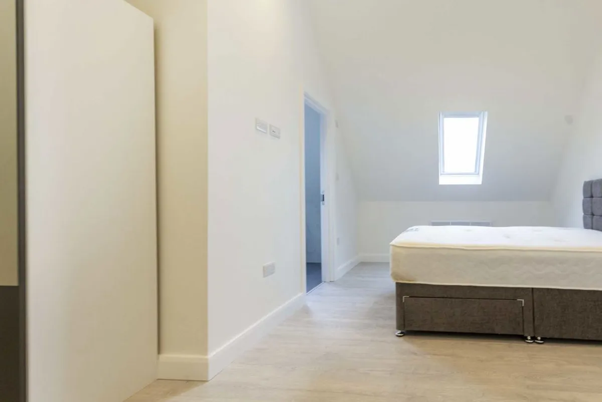 Flat Gunnersbury Avenue in Greater London