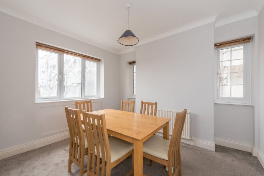 Flat Haverstock Hill in Greater London