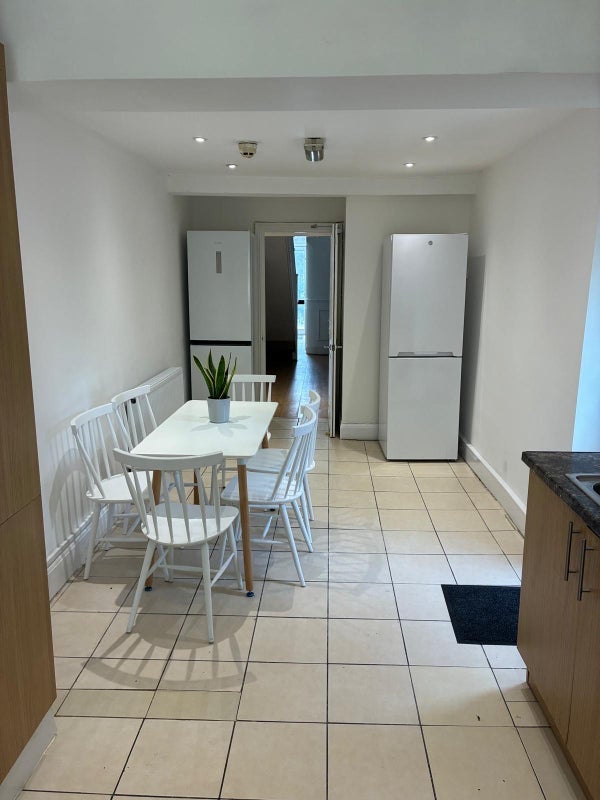 Room Fairfax Road in Greater London