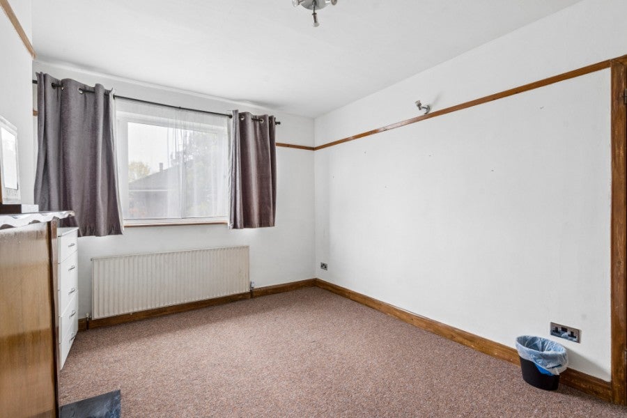 Flat Elmgrove Road in Greater London