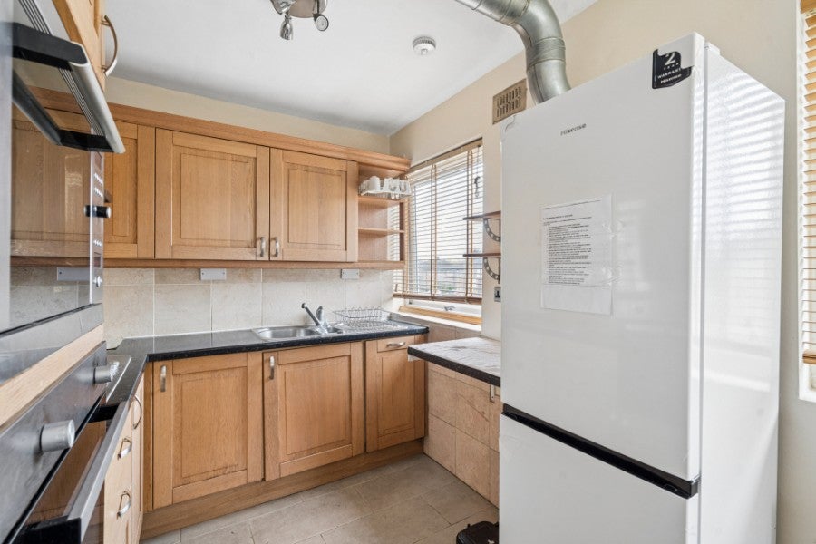 Flat Elmgrove Road in Greater London