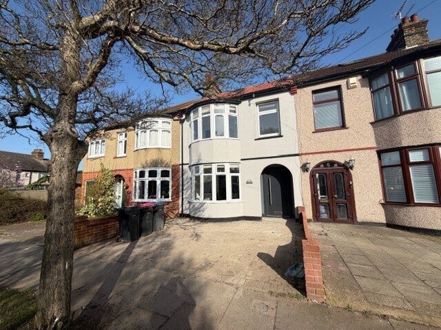Room Glenhurst Road in Southend-on-Sea